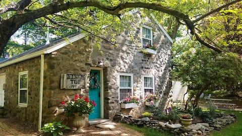 Windy Top Cottage ~ A Romantic 