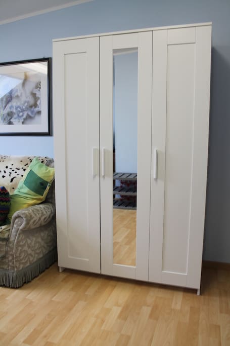 Kleiderschrank