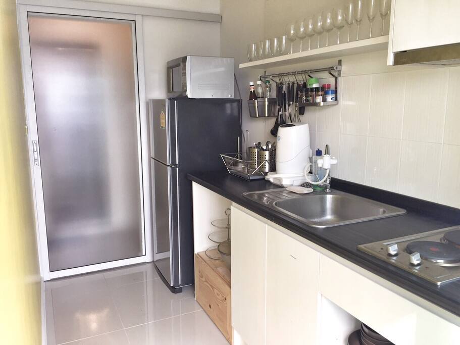 Fully equipped kitchen with water purifier