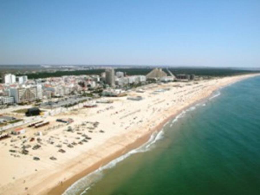 Apartamento à beira mar na vila de Monte Gordo...