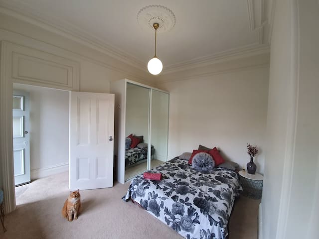 Location Location, Views, Charm & Station!