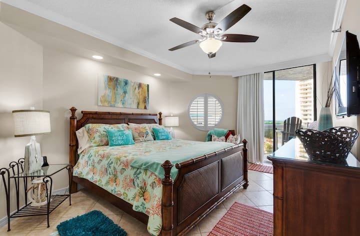 Comfy King bed and walk in closet.  Sliding glass door that leads to that beautiful gulf view