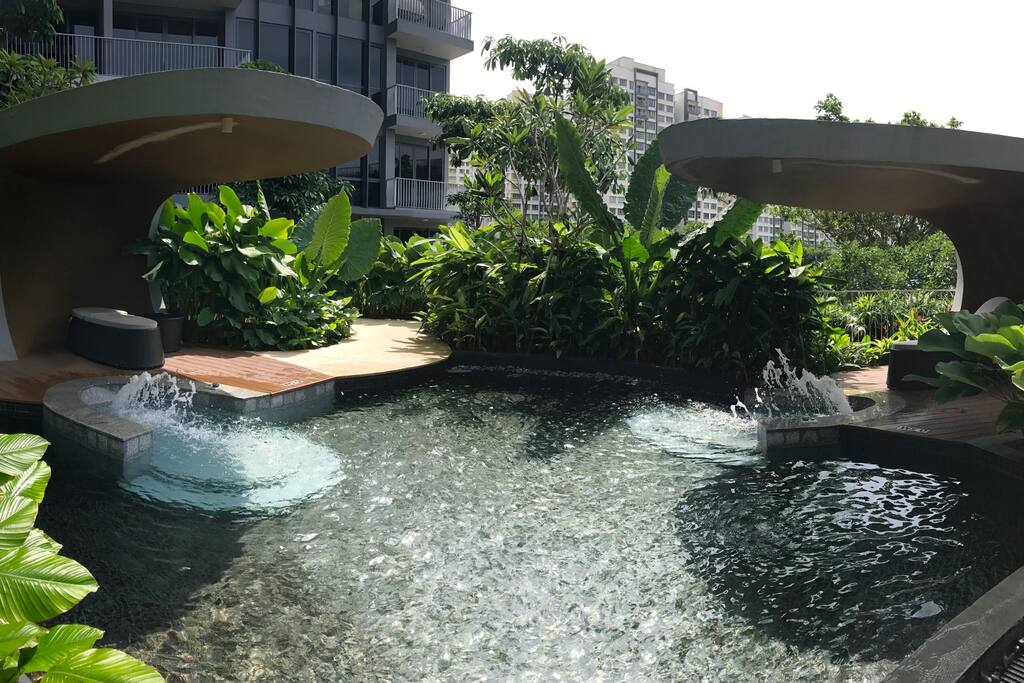 3 Outdoor jacuzzi