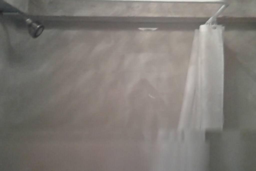 ducha de agua fria y caliente