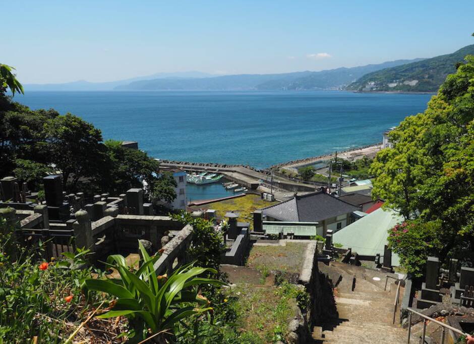 広々と海を望みます。