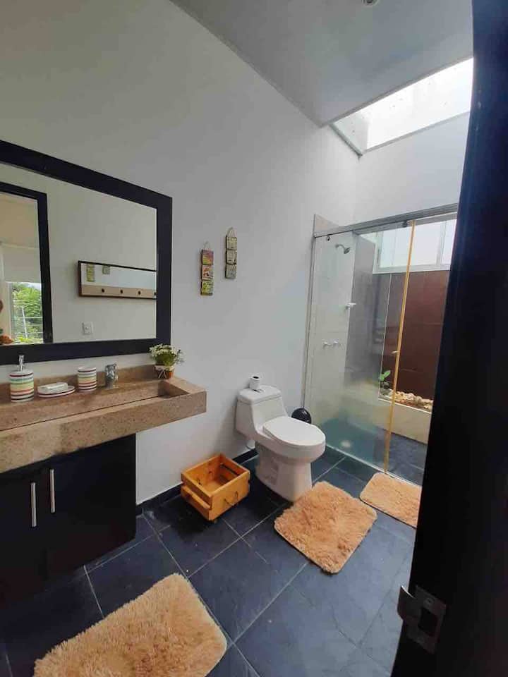 ห้องน้ำในห้องนอนใหญ่