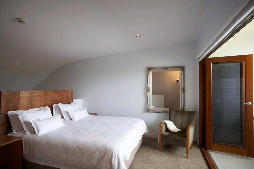 Very comfortable king sized bed with beautiful linen, bi-fold doors open on to balcony