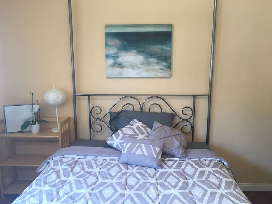 2nd bedroom, queen bed + private bathroom