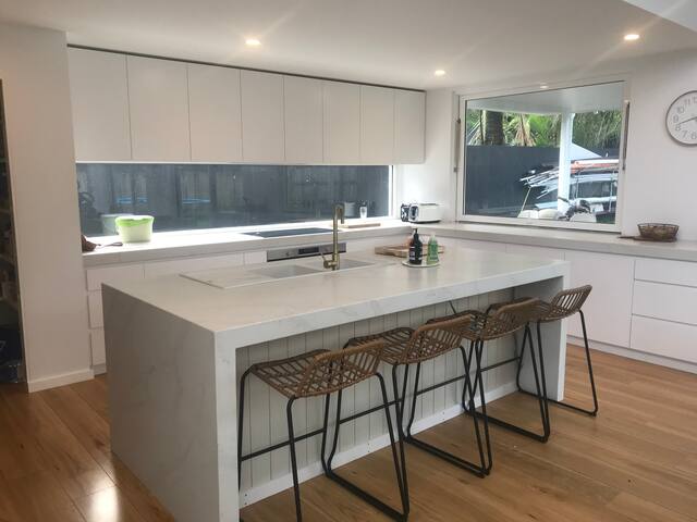 The light house in Byron Bay – with a pool gallery image 3