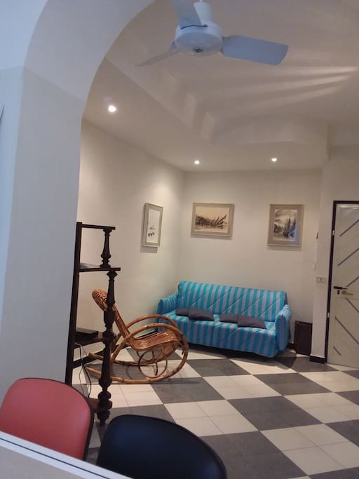 Salotto con divano letto