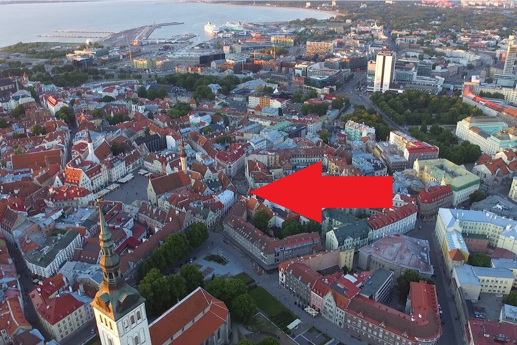 200 m to Townhall Square