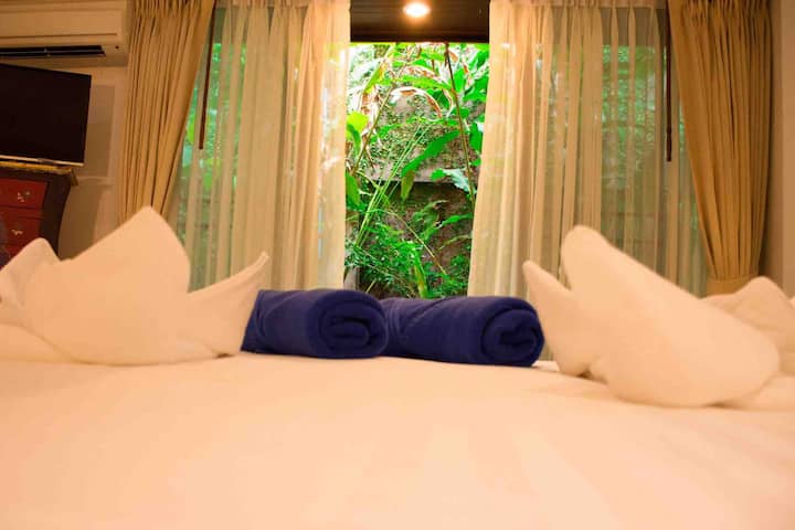 חדר שינה שני בקומת הקרקע, עם מזרן סיטים איכותי, גישה נוחה , מתאים למבוגרים.