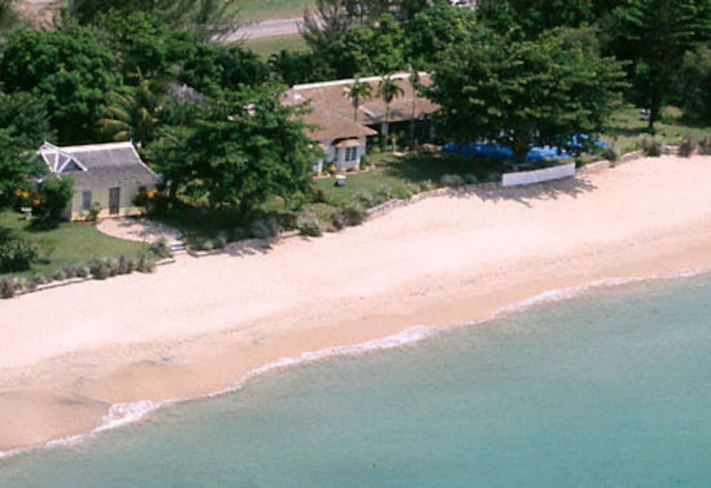 Bahia Cottage is on the left, Siesta Villa on the right