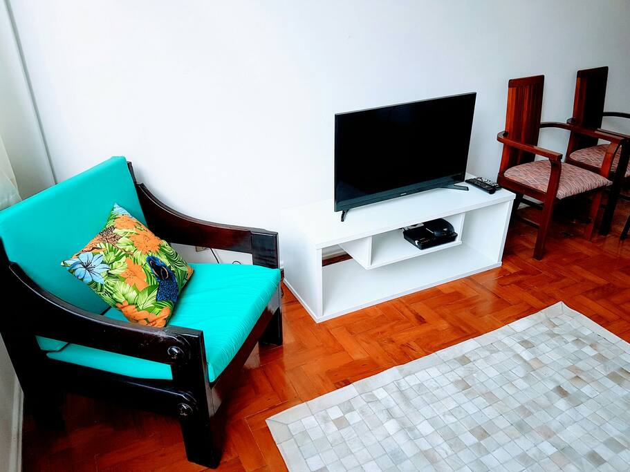 Smart TV (you tube / netflix) with cable