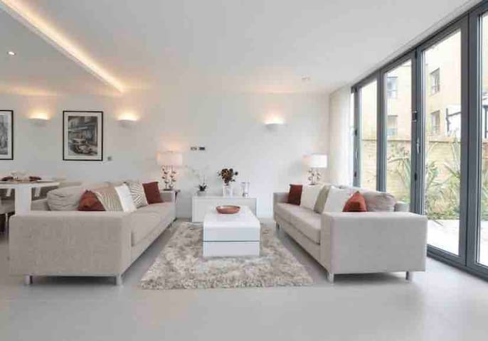 Central London Luxurious 4 Bed Home