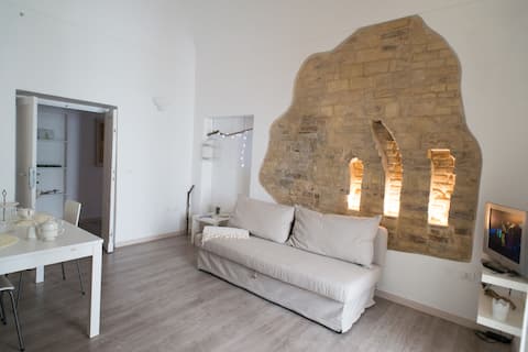 Top performing Airbnb: ARMORICA. Independent house with small garden in Pescara