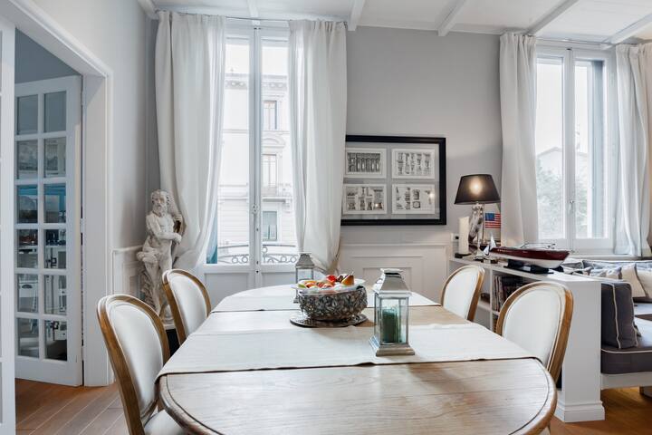 Radiant, Luxury Eclectic Apartment in Oltrarno gallery image 5