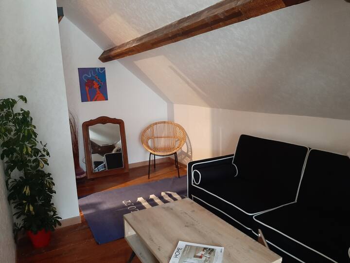 Rozkladacia pohovka. Malá rozkladacia pohovka vhodná len pre dieťa