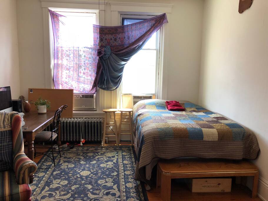 Bed/main area