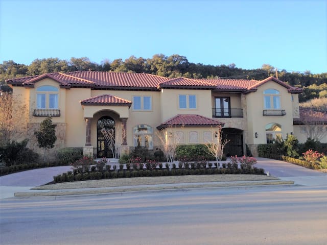 Texan Estate w/Pool Across From Lake Austin gallery image 2