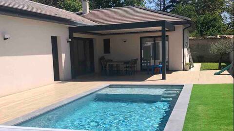 House with pool by the Rhone