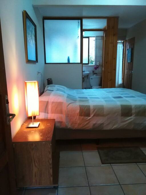 Habitación con cama doble