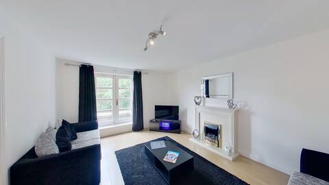Popular Airbnb listing: Prestigious West End With Private Parking in Midstocket & Rosemount