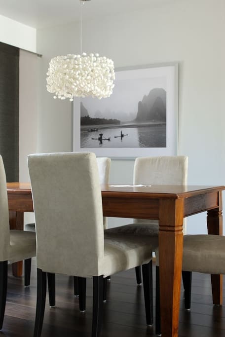 Dining is close to the kitchen. (photo by Patrik Rastenberger)