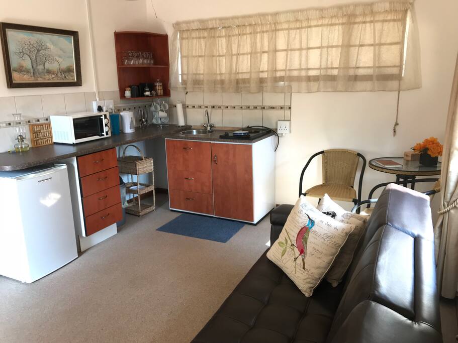 Kitchen/lounge area