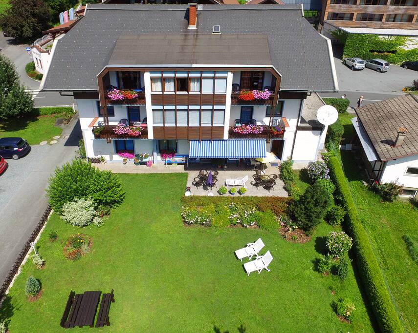 Unser Haus von oben