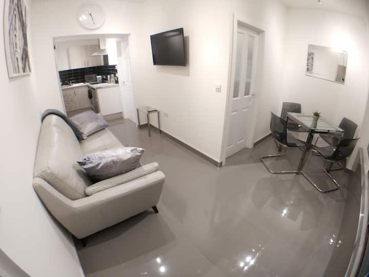 Queens Holiday Basement - Pembrokeshire
