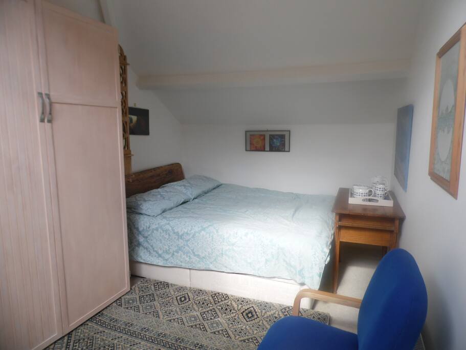 kingsize bed