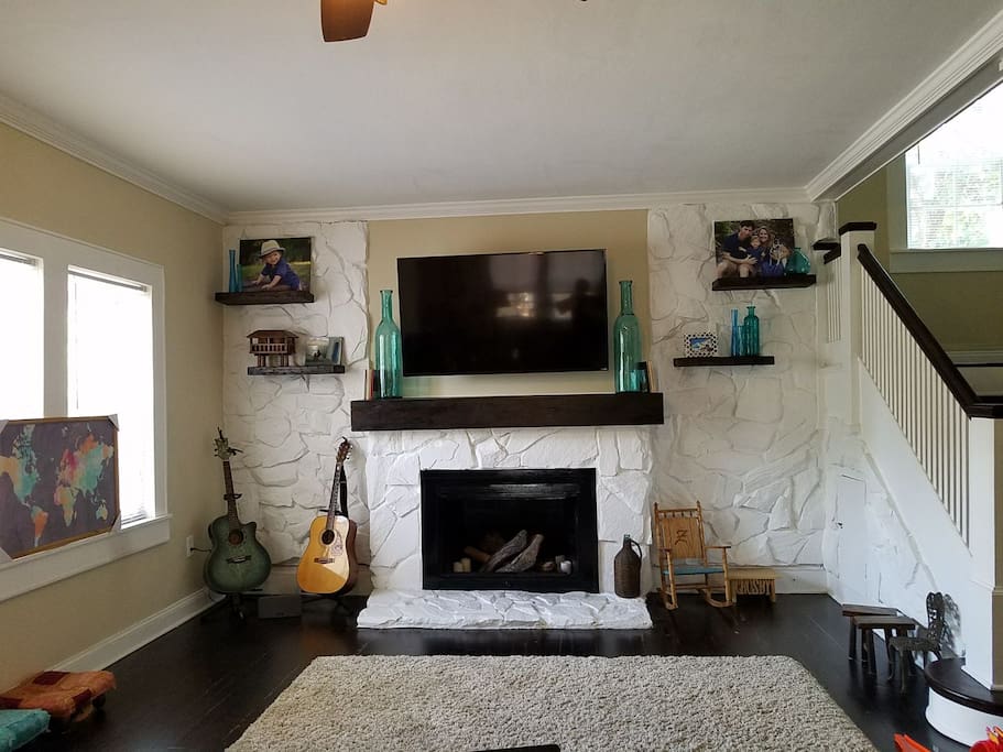 large living/ t.v room