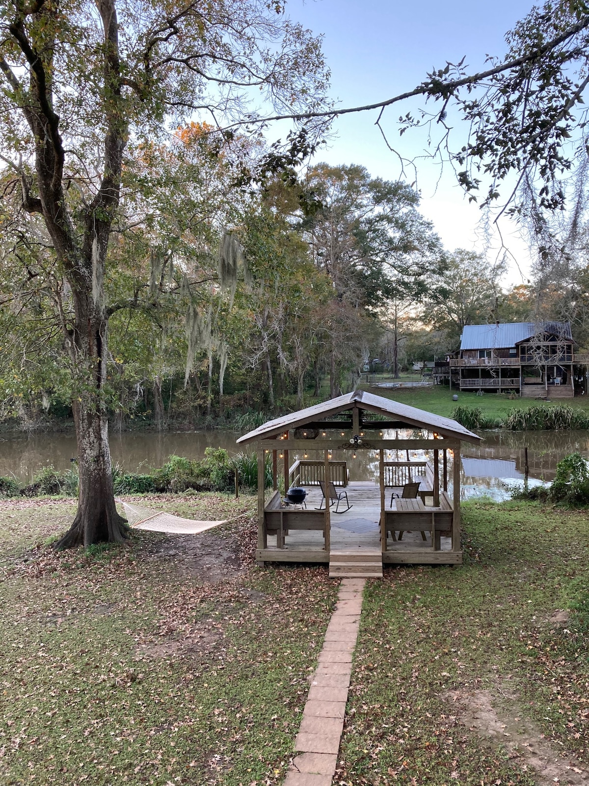 Beauty on the Bayou - Cottages for Rent in Prairieville, Louisiana