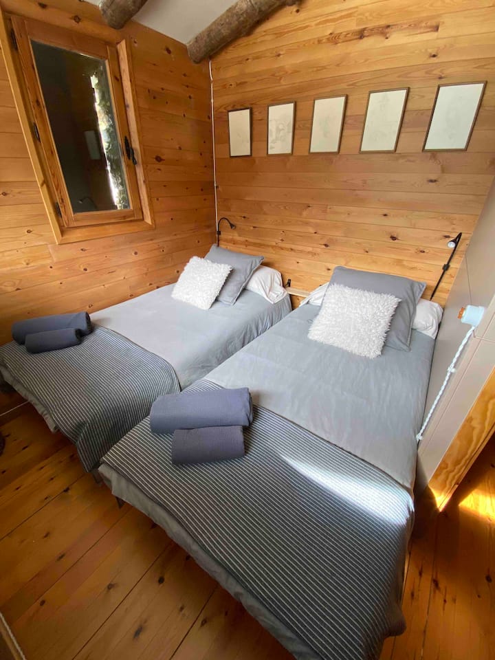 Соба 3 со два единечни кревета