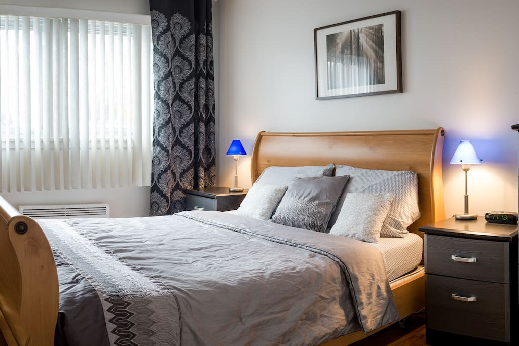 Master Bedroom (queen size bed)