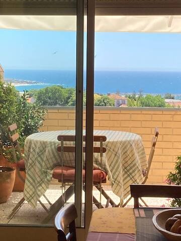 Dream View In Trendy Pvt Condo Penthouse Apt gallery image 2