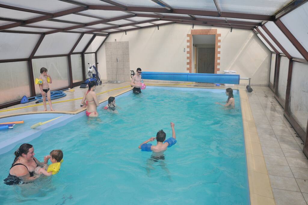 La piscine est chauffée d'avril à fin novembre. Elle comporte un babypool.
