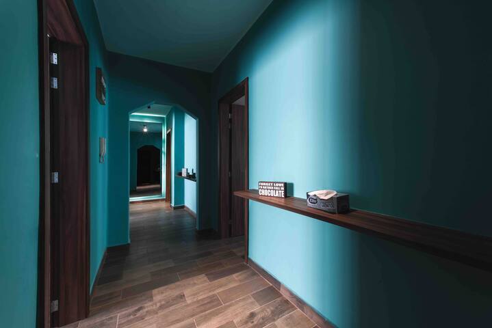 Cuarto grigio con baño privado gallery image 4