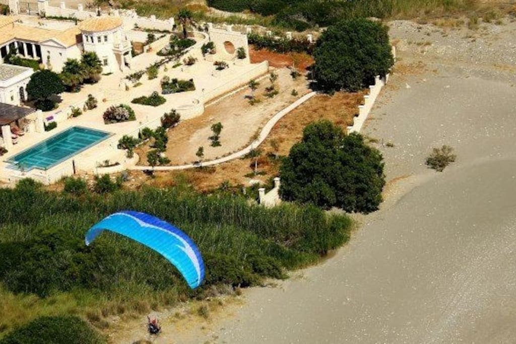Aerial picture of the estate with direct access to the bech