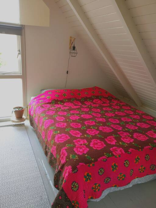 Tweepersoonsbed (160x200 cm).