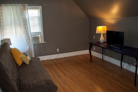 Logan Square Lookout