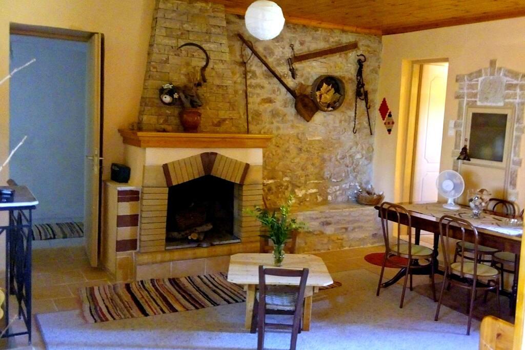 Καθιστικό με τζάκι