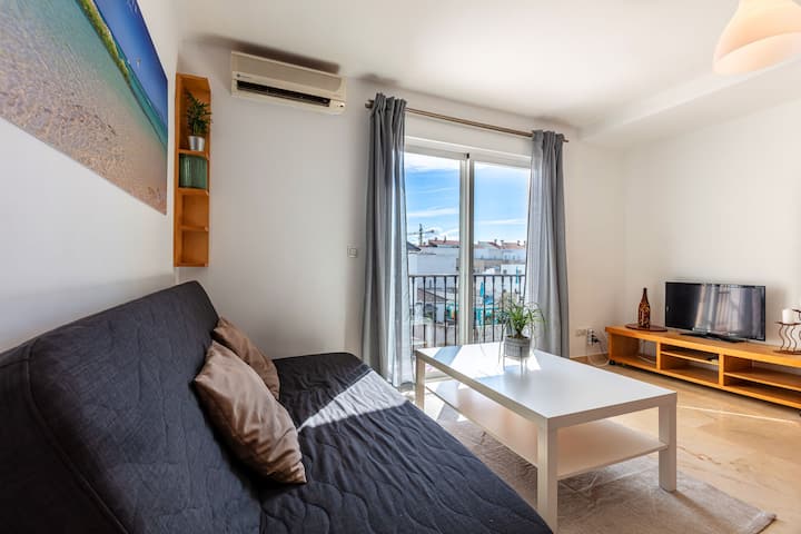 Apartamento En La Calle Principal Con Solarium. - Tarifa