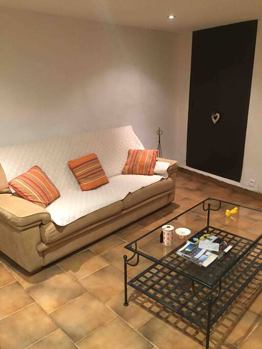 Salon avec Canapé (système RAPIDO 2 couchages)+TV