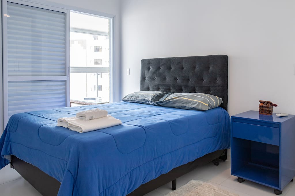 Suíte 1 (cama de casal, guarda roupa e ar condicionado)