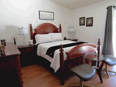 Self check in 100%private bed& bath near Riverside