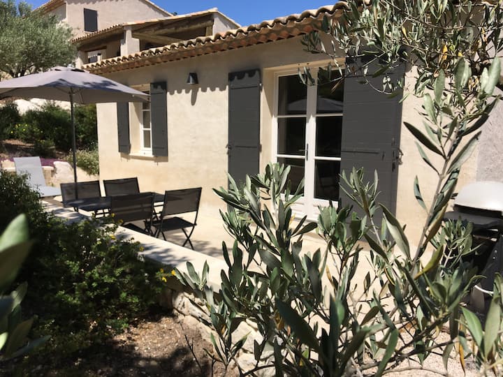 Gite with swimming pool 2 steps from StRemydeProvence Apartments