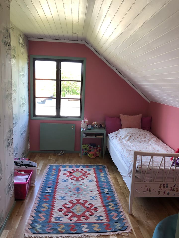 חדר שינה 3 עם מיטת יחיד