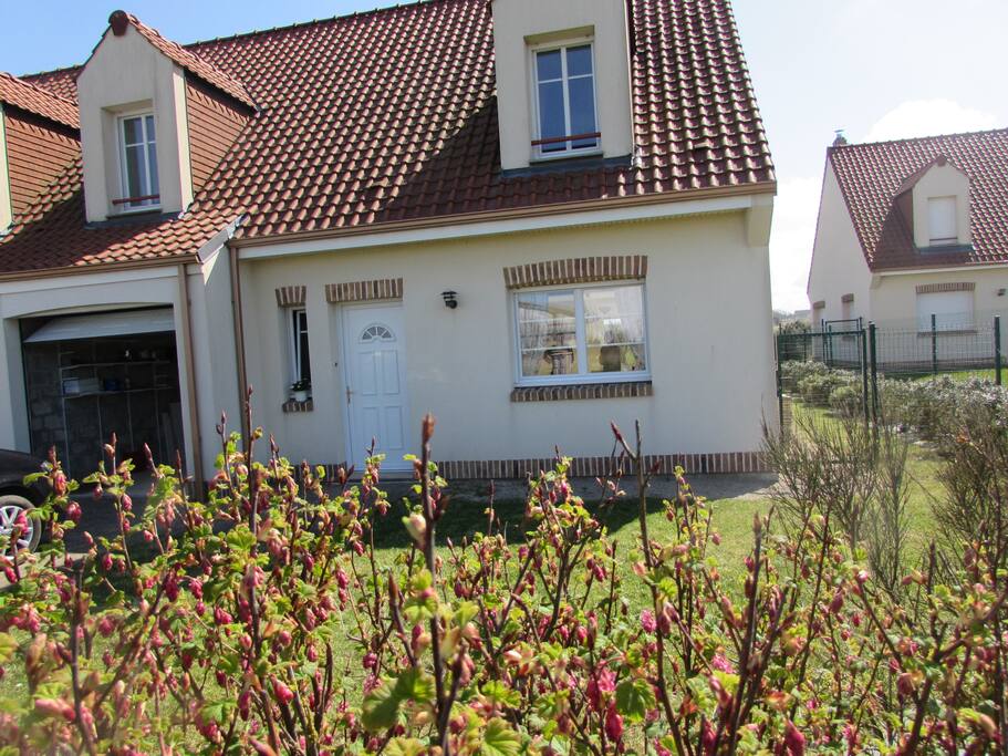 Secteur calme. Maison située dans une impasse.